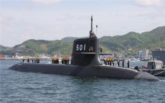 日本自卫队史无前例地派出了“空架子”“出云”号航母企图以这样的动作，来恐吓中方